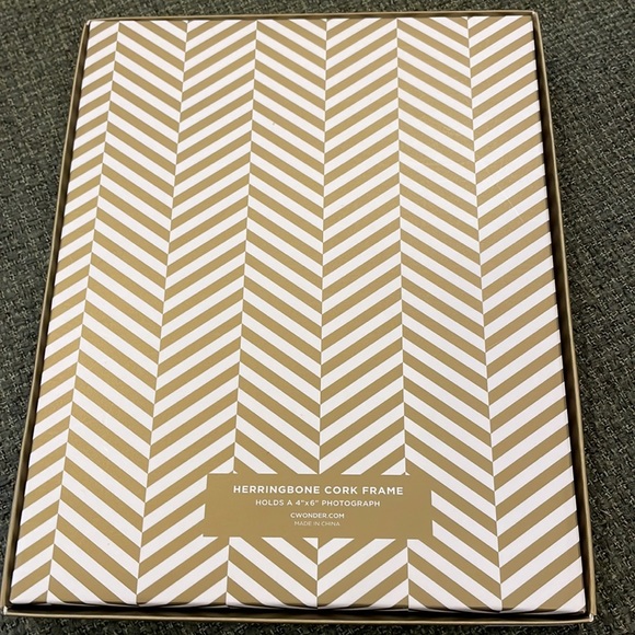 C. Wonder 4x6” cork gold frame - Picture 3 of 6